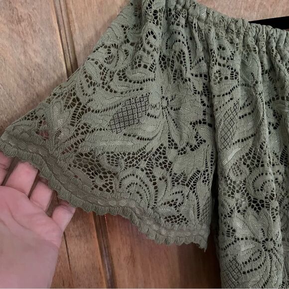 Ambiance Apparel Lace Crop Top. Size Large - Picture 2 of 8